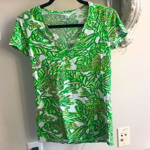 Lilly Pulitzer v neck cotton teeshirt